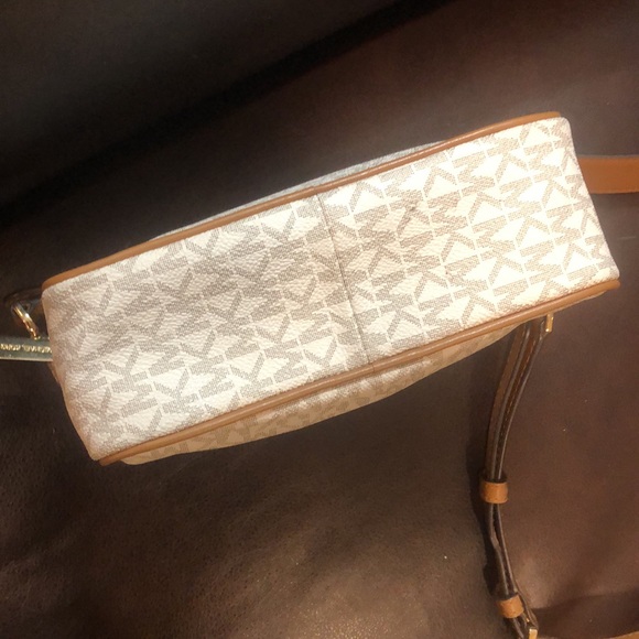 MICHAEL KORS White MK Monogram Jet Set Crossbody Shoulder Bag - Picture 16 of 17